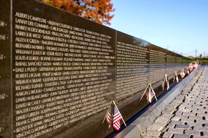 Washington, D.C. Private 4-Hour Day Tour - World War memorials and the meaning behind the designs