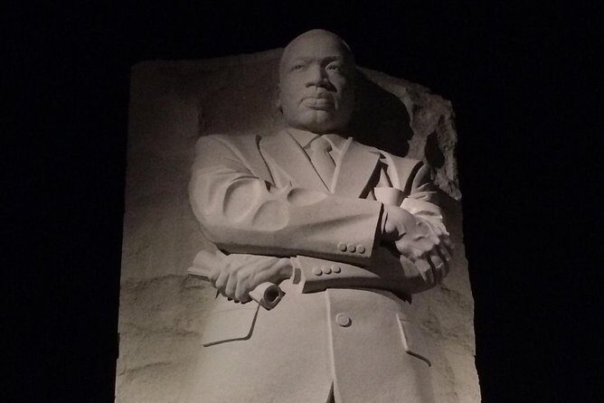 Washington DC After Dark Night-Time Sightseeing Wonder Tour - The First Amendment and Free Press Exhibits Stop: What It Adds