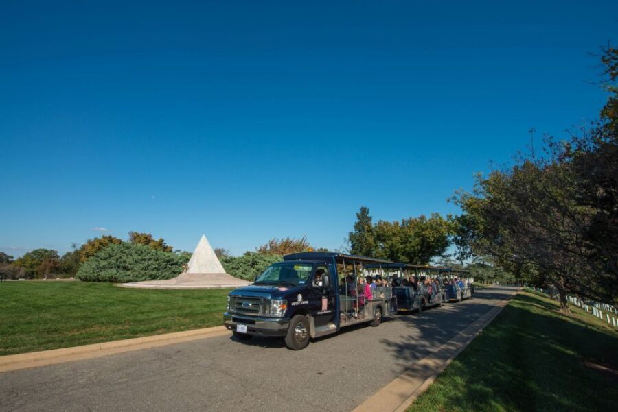 Washington DC: Arlington Nat. Cemetery Ticket & Tram Tour - Coast Guard Memorial and Ord & Weitzel Drive: small stops, big scope