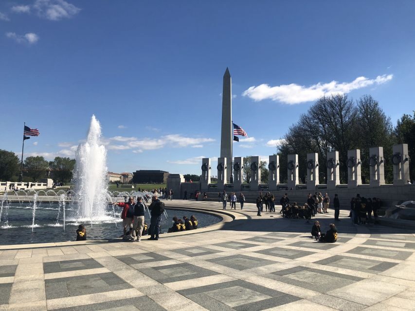 Washington DC: Bus Tour to the Highlights of the Capital - Bus comfort, water, and how the guide-driver duo changes everything