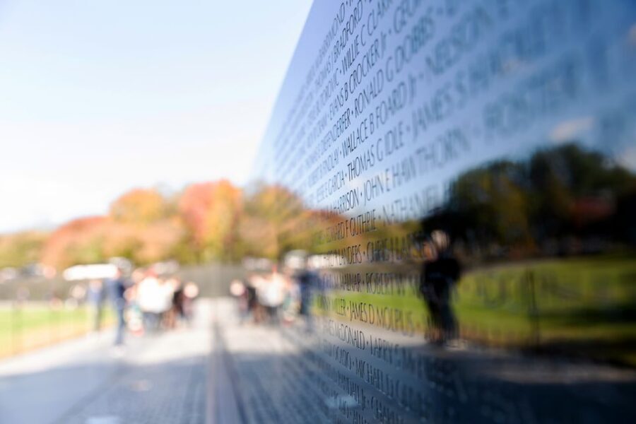 Washington DC: Bus Tour to the Highlights of the Capital - War memorials with real guided reflection (not just names on stone)