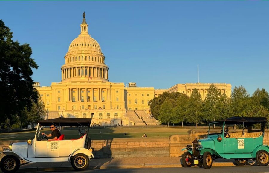 Washington, DC: Day & Night Electric Cart & Vintage Car Tour - Jefferson Memorial and Lincoln Memorial: short stops with big context