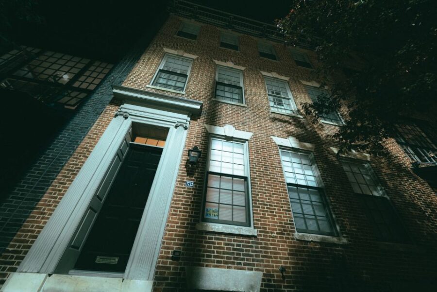 Washington, DC: Ghosts and Spirits Haunted Walking Tour - A ghost tour that actually makes the buildings make sense
