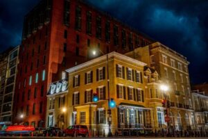 Washington, DC: Ghosts and Spirits Haunted Walking Tour - Meeting at the Treasury Building and starting on time