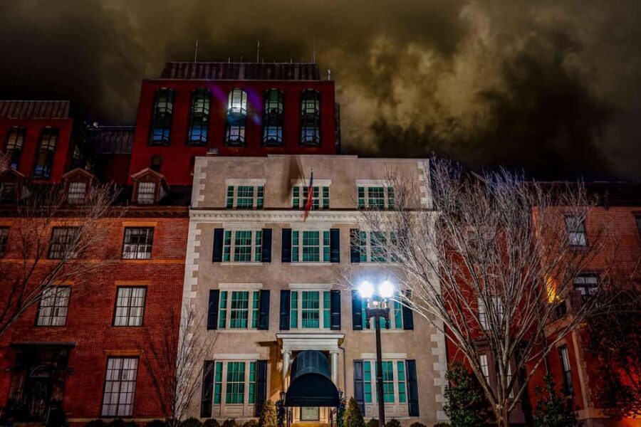 Washington, DC: Ghosts and Spirits Haunted Walking Tour - President’s Park at night: where the legends feel personal
