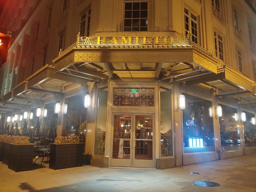 Washington DC: Ghosts Boos and Booze Haunted Pub Crawl - Old Ebbit Grill meetup: the night starts with a lantern