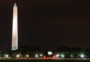 Washington, DC: Holiday Lights Nighttime Bus Tour - White House Area Stops: National Christmas Tree, Pathway of Peace, and Pageant of Peace