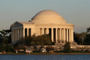 Washington DC Minibus City Night Tour - The minibus ride: comfort, group size, and photo odds