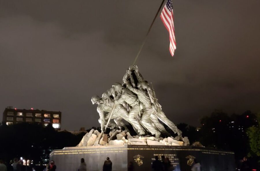 Washington DC: Monuments by Moonlight Nighttime Trolley Tour - From your seat: best views, photo angles, and the right side trick