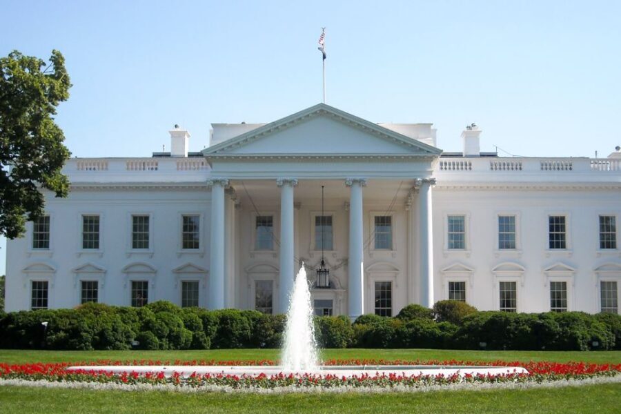 Washington DC: Multilingual Private Day or Evening SUV Tour - Kennedy Center to Watergate and Rock Creek Parkway: the city beyond the Mall