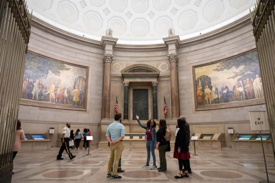 Washington DC: National Archives and US Capitol Guided Tour - Entering the National Archives at full speed