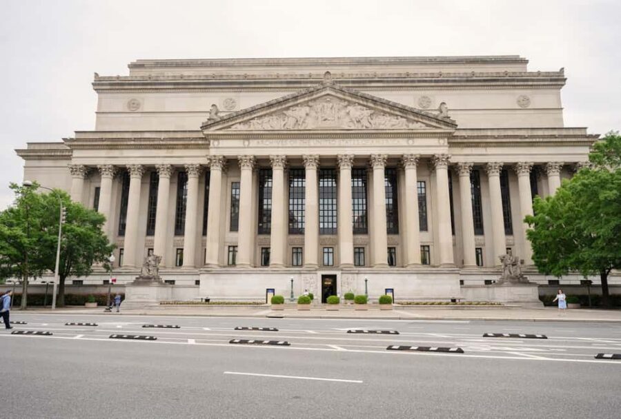Washington DC: National Archives and US Capitol Guided Tour - Magna Carta in the vaults: 1297, right in front of you