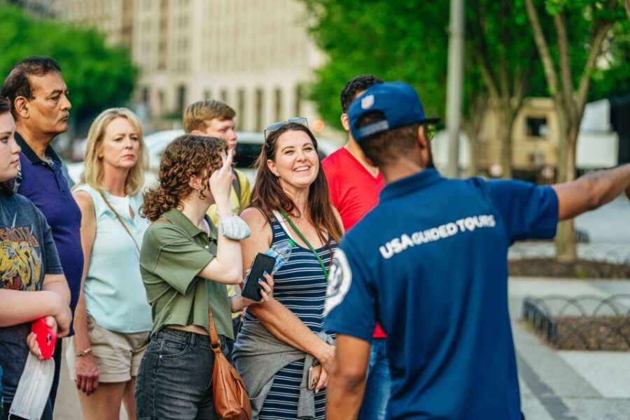 Washington DC: National Mall Night Bus Tour - Where you start: U.S. Navy Memorial Plaza and the 701 Pennsylvania Avenue NW area