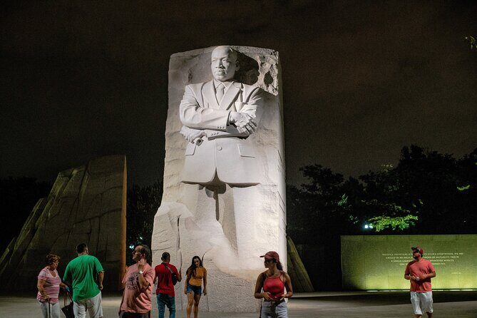 Washington DC Night-Time City Bus Tour with Optional Mount Vernon - White House + Lincoln Memorial + U.S. Capitol: the “first DC lesson” loop
