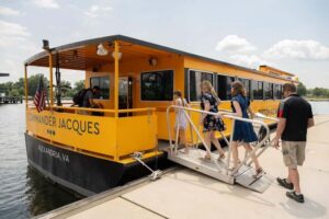 Washington DC: Potomac Cruise and Georgetown Walking Tour - Georgetown by foot: where the stories match the streets