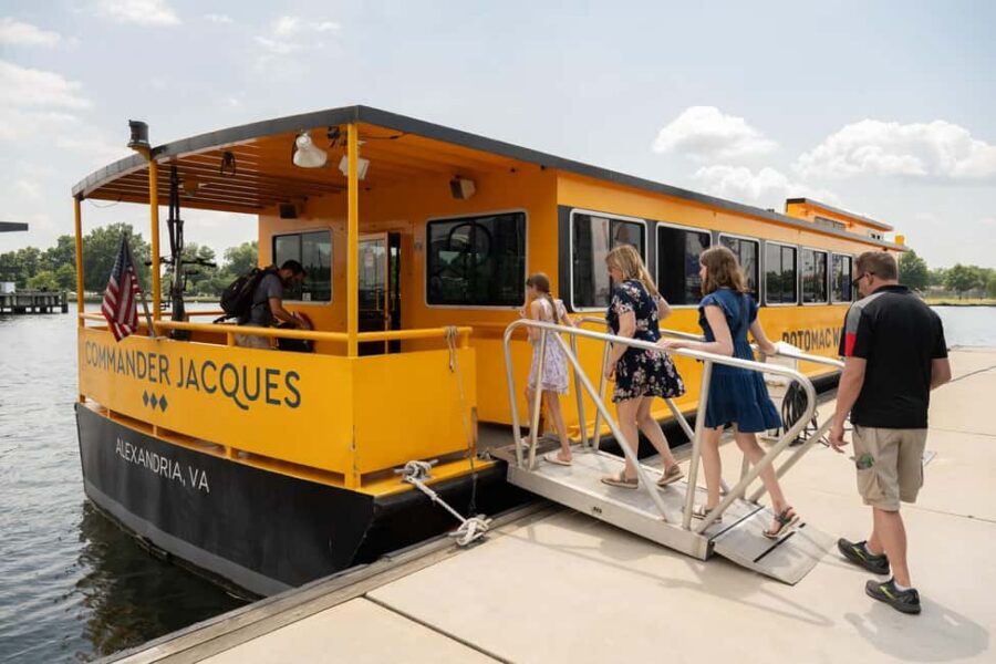 Washington DC: Potomac Cruise and Georgetown Walking Tour - Georgetown by foot: where the stories match the streets