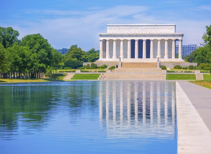 Washington DC: River Cruise & DC City Tour + Entry Ticket - White House-area drive-by: photos plus context, not just sightseeing