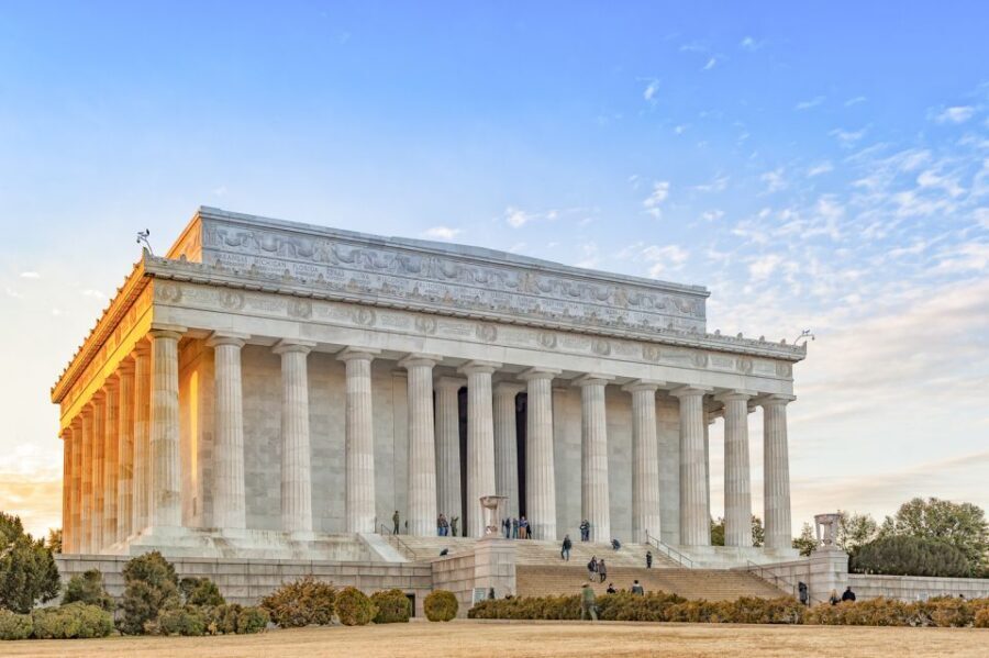 Washington DC: River Cruise & DC City Tour + Entry Ticket - WWII, FDR, MLK Jr., and the veterans memorial stretch