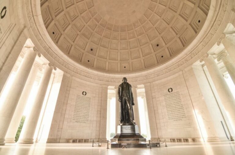 Washington DC: River Cruise & DC City Tour + Entry Ticket - Starting at the National Archives: a strong beginning point