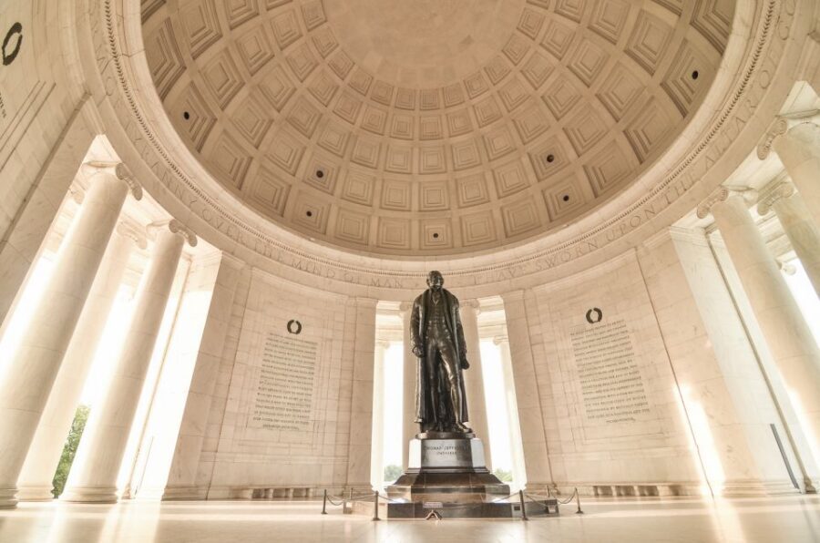 Washington DC: River Cruise & DC City Tour + Entry Ticket - Starting at the National Archives: a strong beginning point