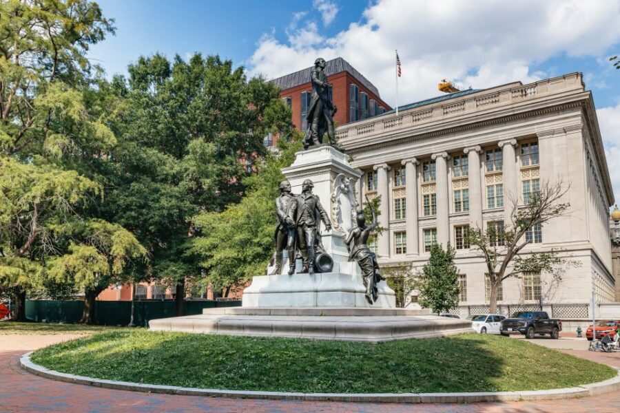 Washington DC: See the City Segway Tour - The meeting point near the White House: easy to find, easy to start