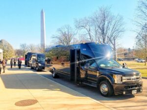 Washington DC: Washington Monument Entry & DC Highlights - Meeting at US Navy Memorial Plaza and Riding in Comfort