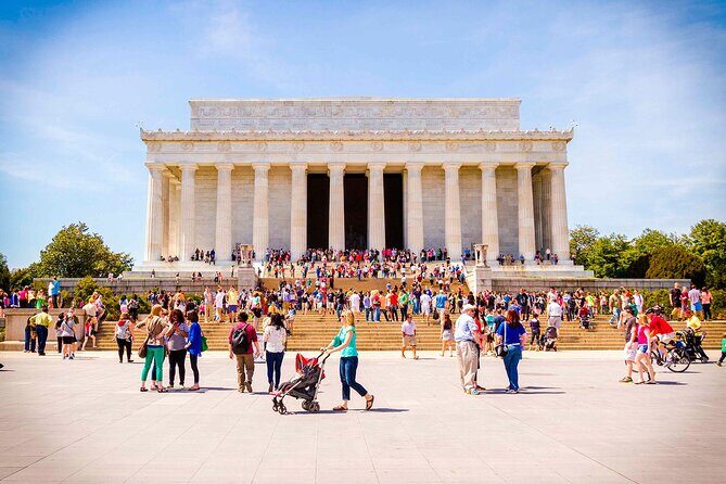 White House and National Mall Highlights with Lincoln Memorial - Guides, questions, and pacing: why small groups help